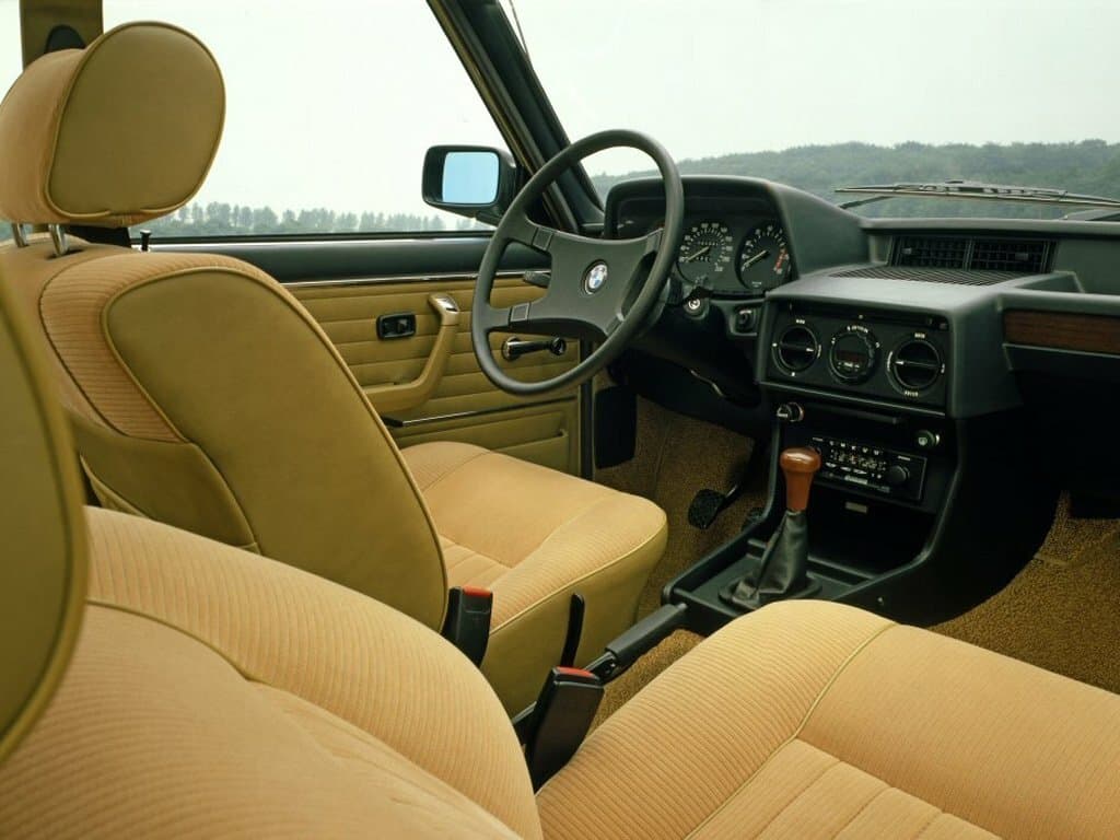 BMW 5 series I (E12) Рестайлинг Седан, фото 3