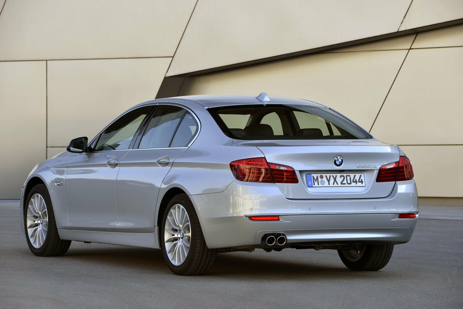 BMW 5 series VI (F10/F11/F07) Рестайлинг Седан, фото 5