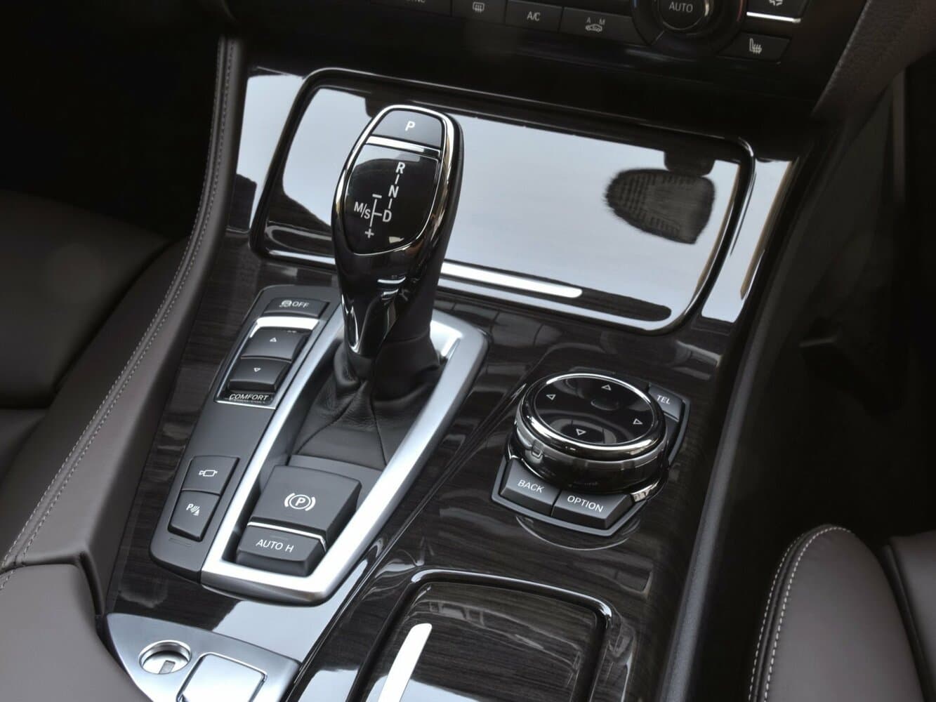 BMW 5 series VI (F10/F11/F07) Рестайлинг Седан, фото 12