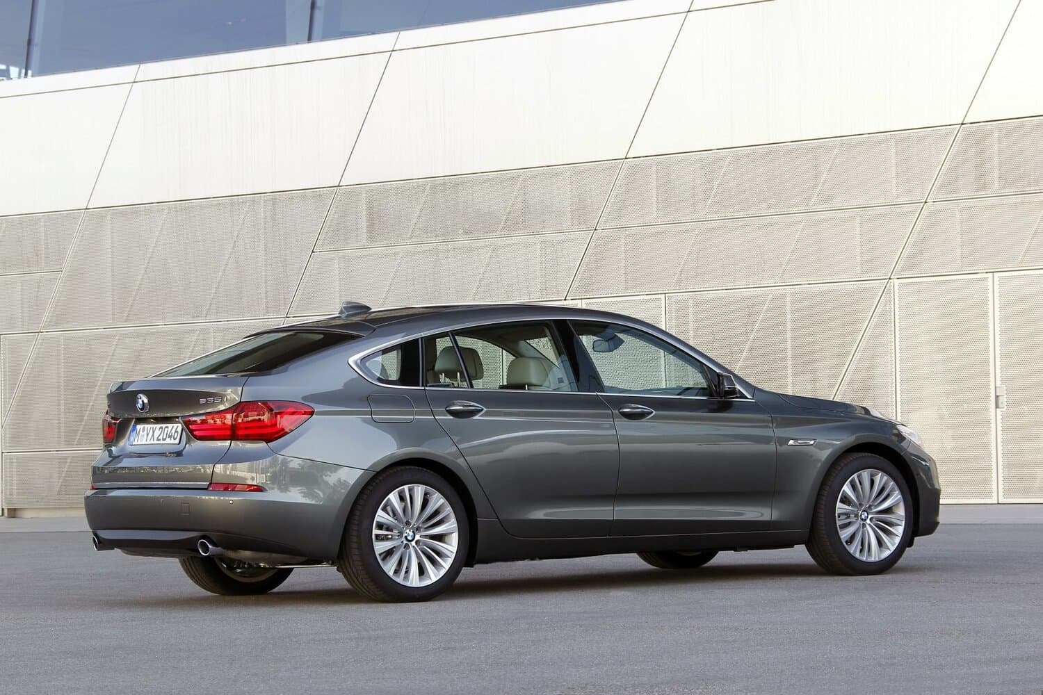 BMW 5 series VI (F10/F11/F07) Рестайлинг Лифтбек Gran Turismo, фото 5