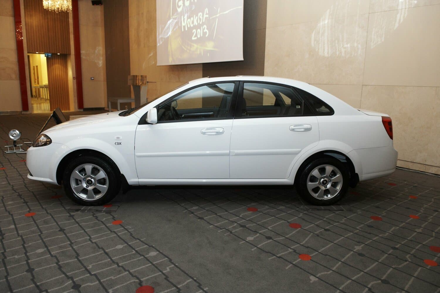 Daewoo Gentra II Седан, фото 2