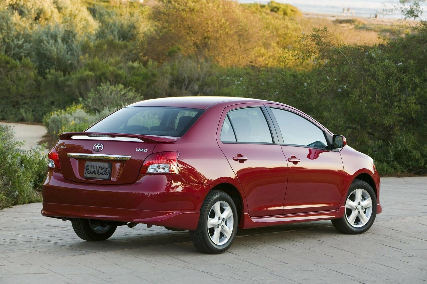 Toyota Yaris II Седан, фото 4