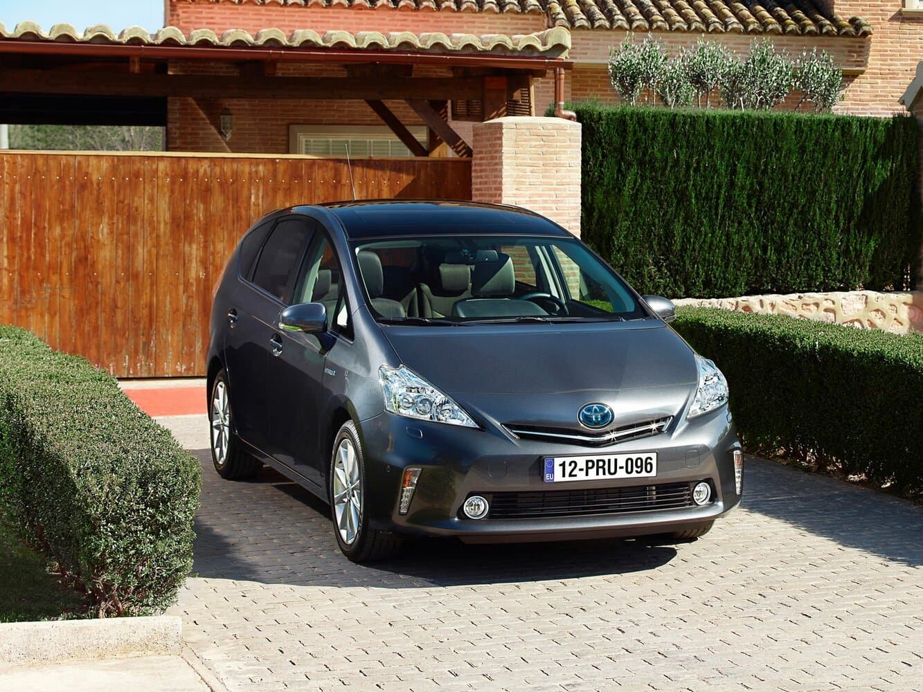 Toyota Prius v (+) I (ZVW40/41) Универсал 5 дв., фото 3