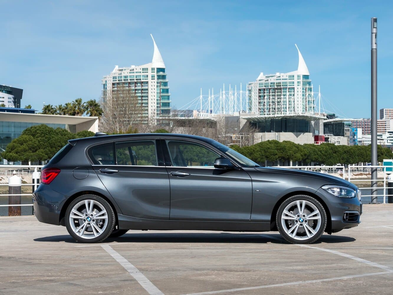 BMW 1 series II (F20/F21) Рестайлинг Хэтчбек 5 дв., фото 2