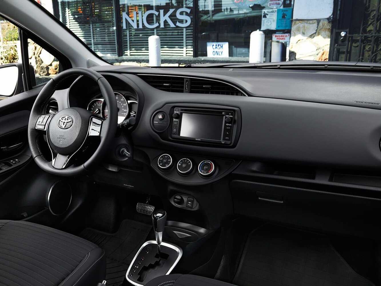 Toyota Yaris III Рестайлинг Хэтчбек 3 дв., фото 6