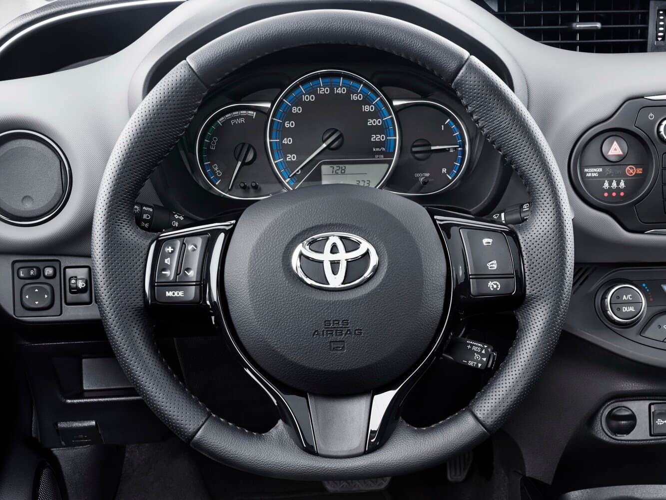 Toyota Yaris III Рестайлинг Хэтчбек 3 дв., фото 8