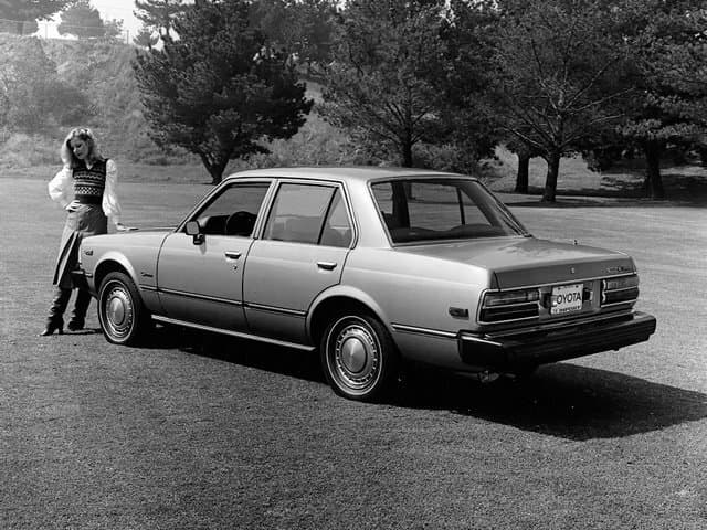Toyota Corona VI (T130) Седан, фото 4