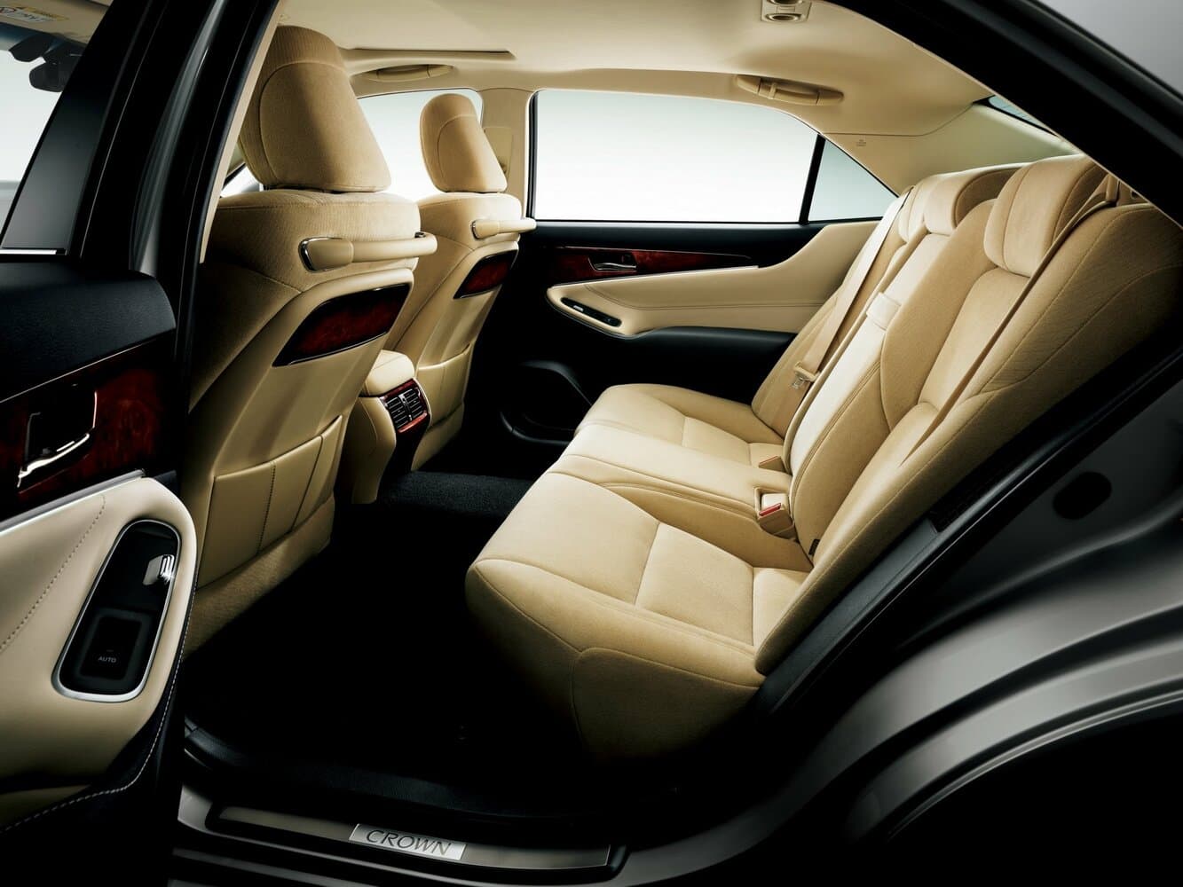 Toyota Crown Majesta VI (S210) Седан, фото 7
