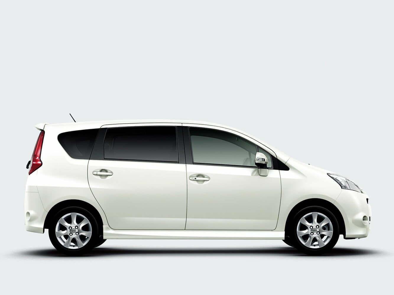 Toyota Passo Sette  Компактвэн, фото 2