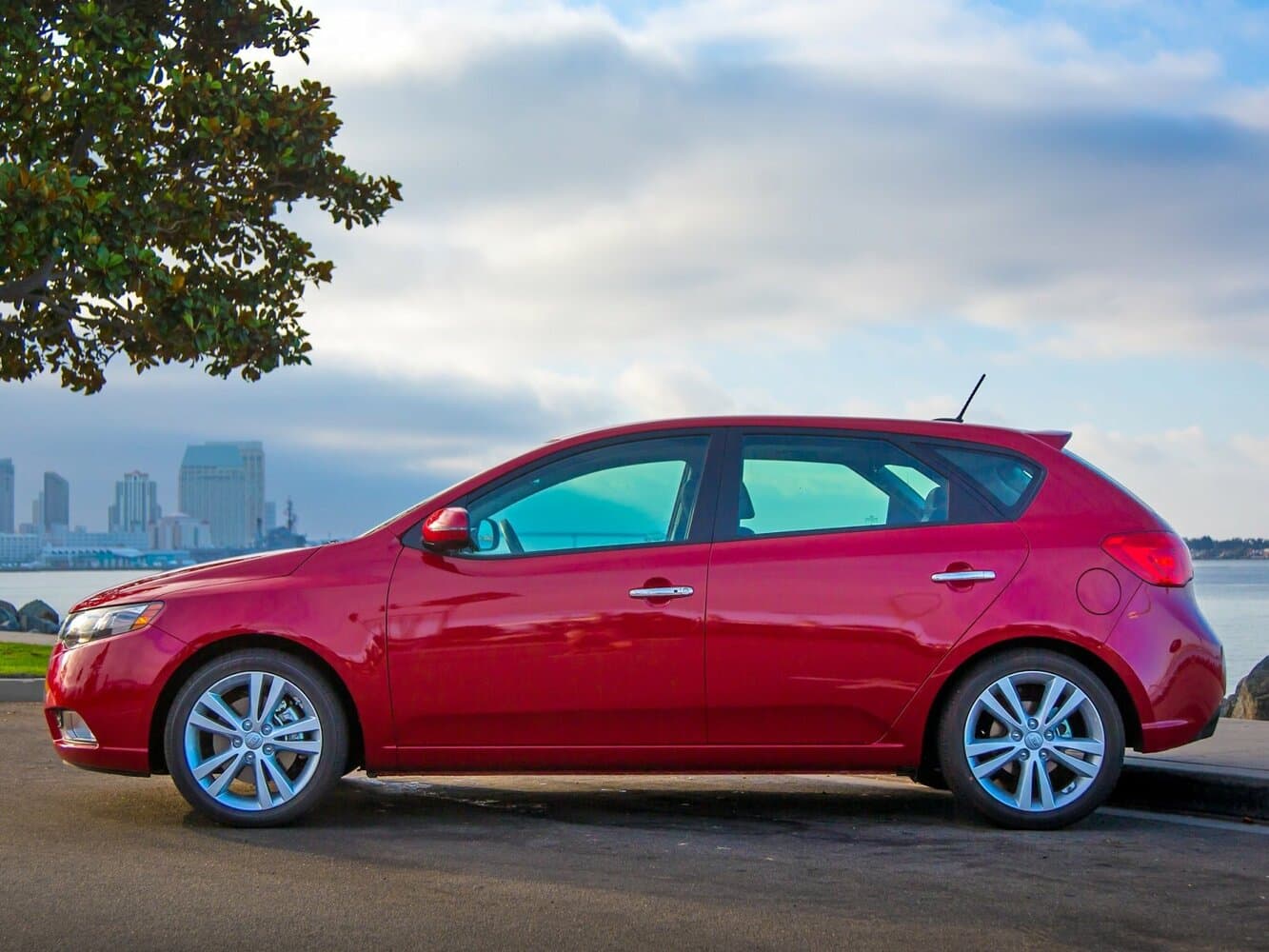 Kia Forte I Хэтчбек 5 дв., фото 2