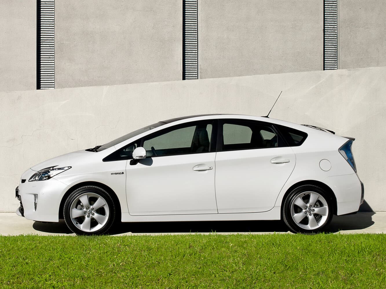Toyota Prius III Рестайлинг (XW30) Лифтбек, фото 2