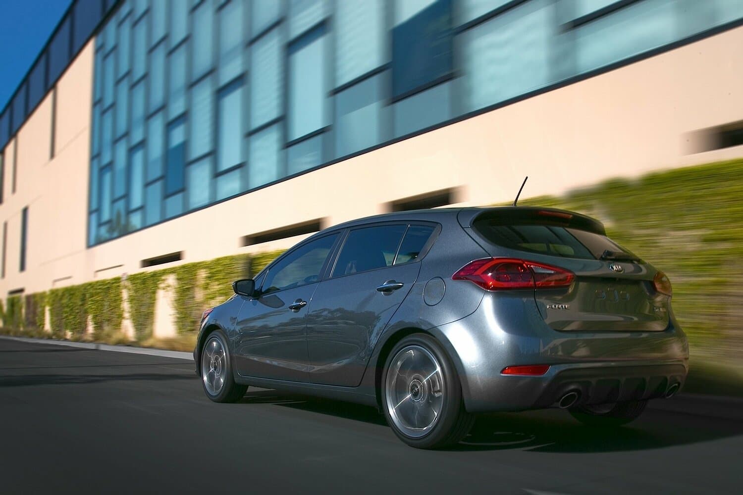Kia Forte II Хэтчбек 5 дв., фото 4