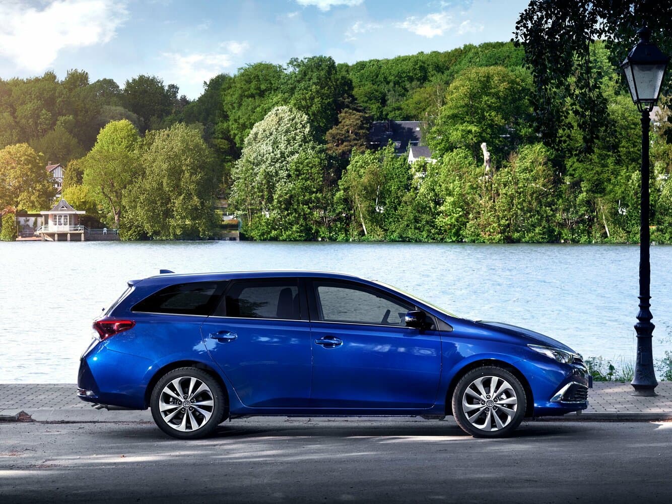 Toyota Auris II Рестайлинг Универсал 5 дв., фото 2