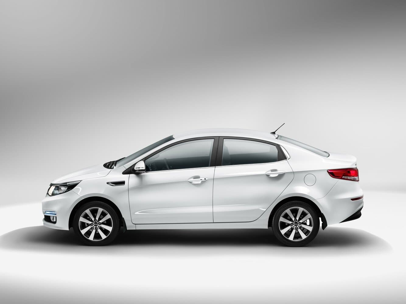 Kia Rio III Рестайлинг Седан, фото 2