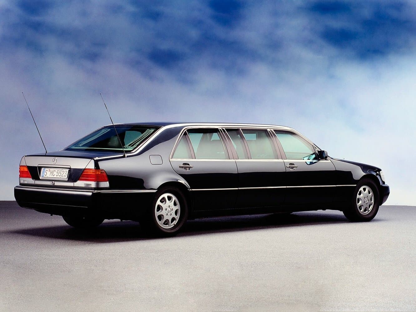 Mercedes-Benz S-Class III (W140) Рестайлинг Лимузин Pullman, фото 3