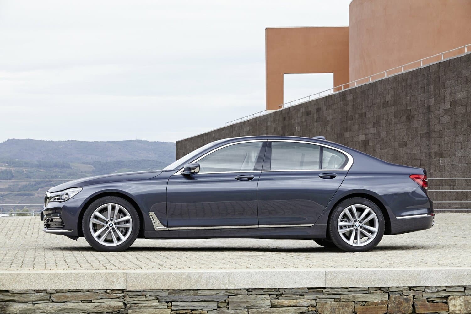 BMW 7 series VI (G11/G12) Седан, фото 2