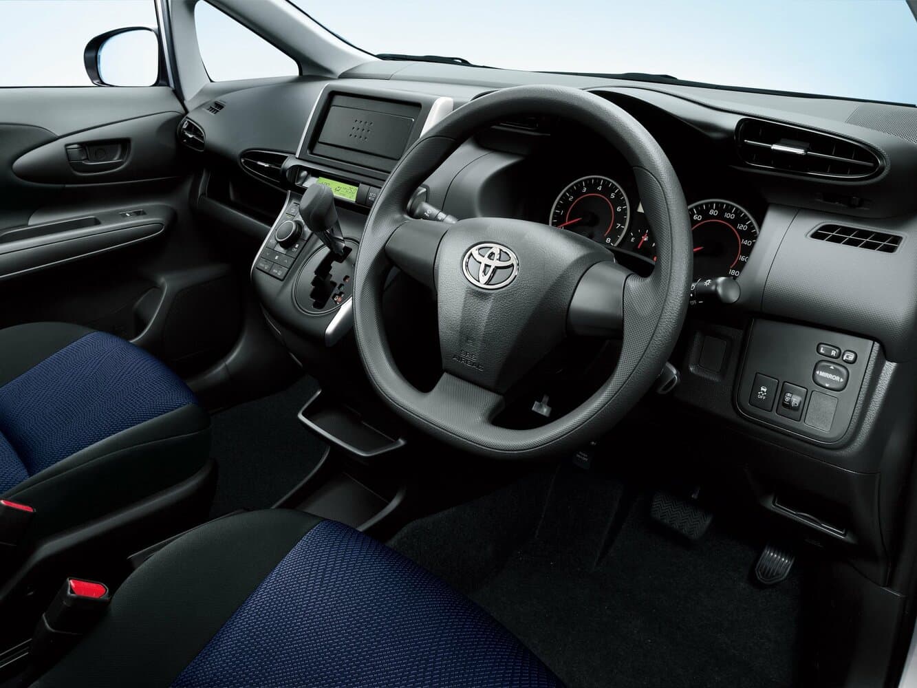 Toyota Wish II Рестайлинг Минивэн, фото 6