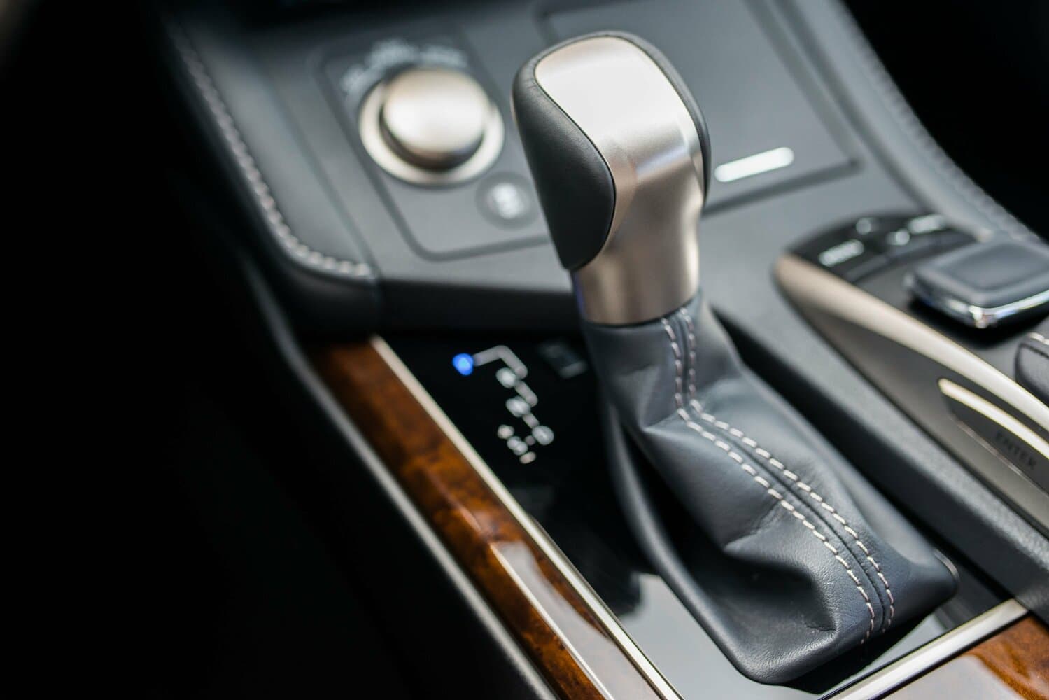 Lexus ES VI Рестайлинг Седан, фото 11