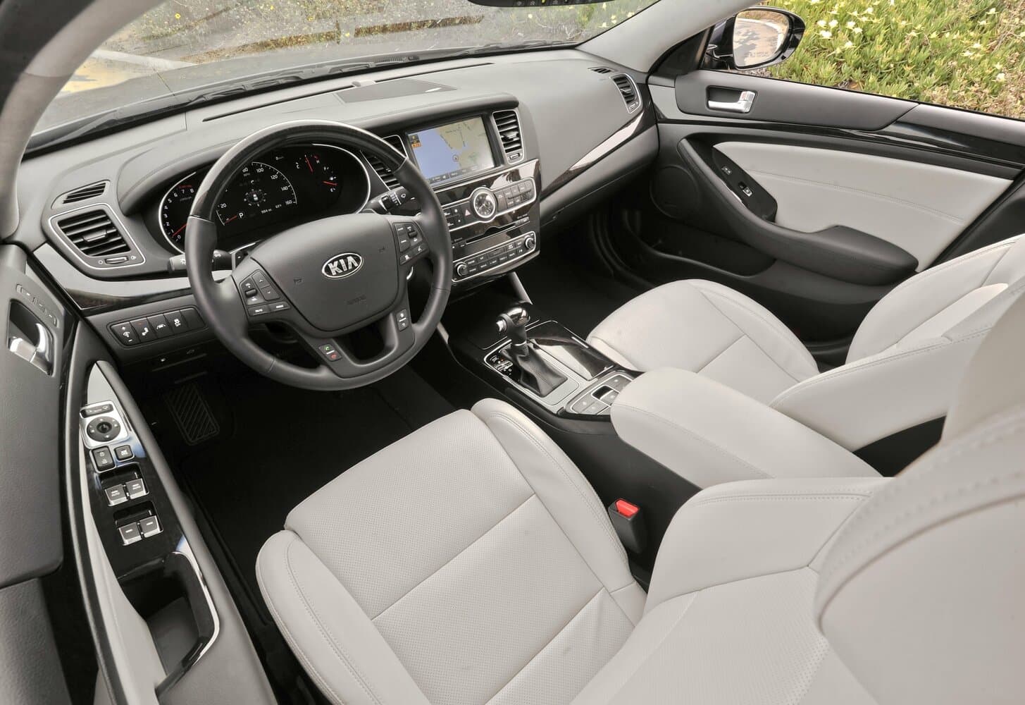 Kia Cadenza I Рестайлинг Седан, фото 12
