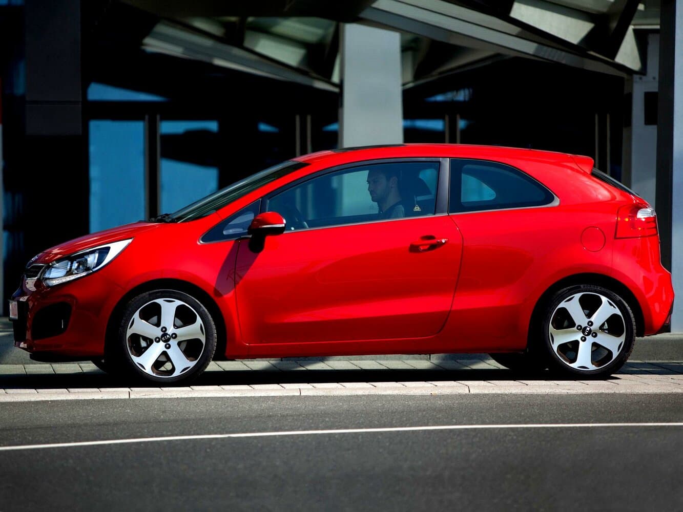 Kia Pride III Хэтчбек 3 дв., фото 2