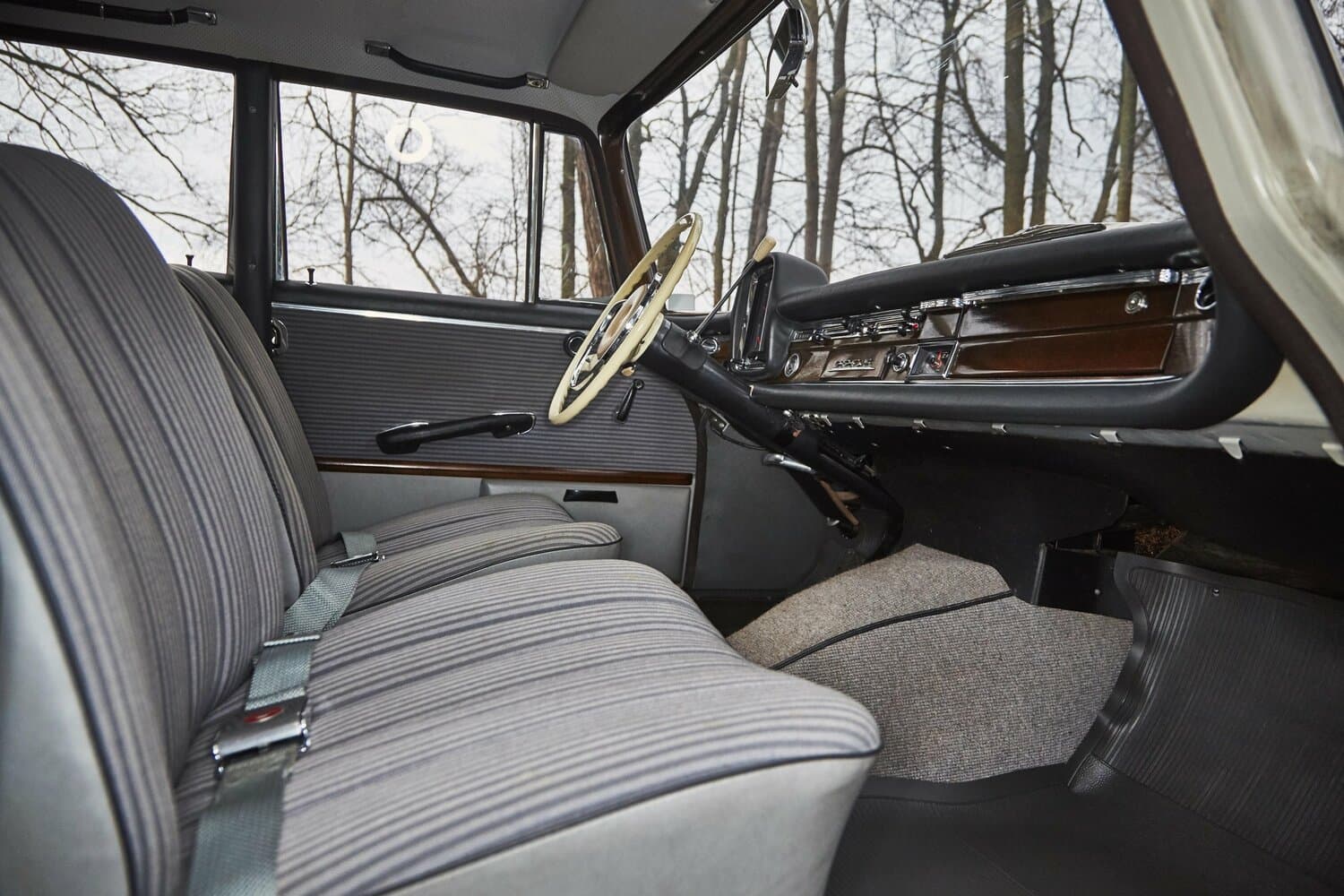 Mercedes-Benz W111  Седан, фото 6