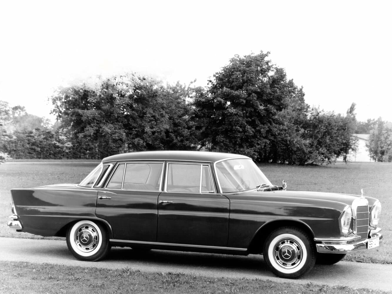 Mercedes-Benz W111  Седан, фото 2