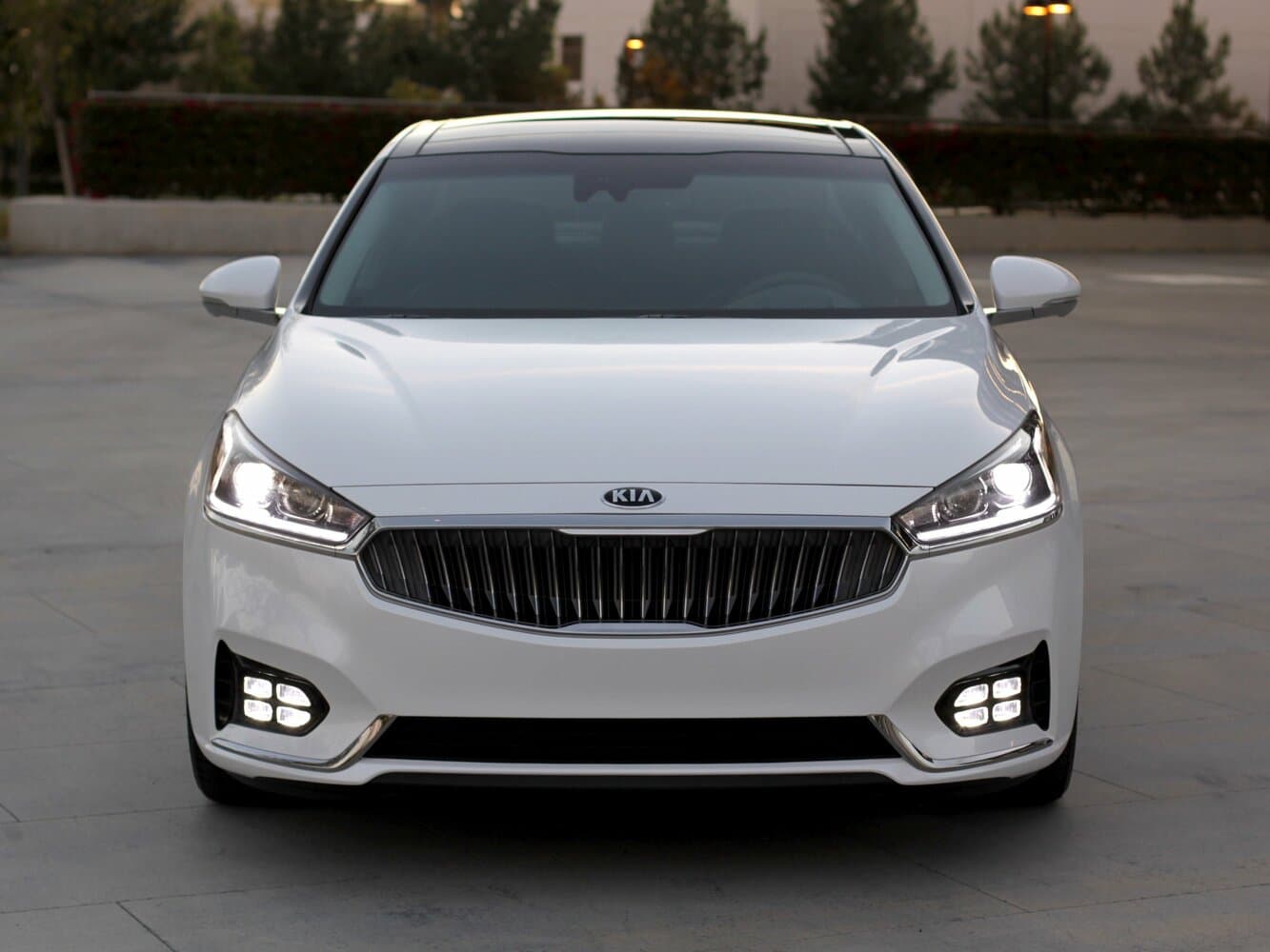 Kia Cadenza II Седан, фото 3