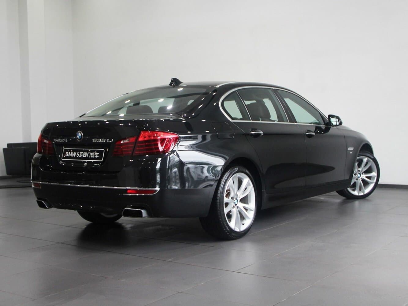 BMW 5 series VI (F10/F11/F07) Рестайлинг Седан Long, фото 4