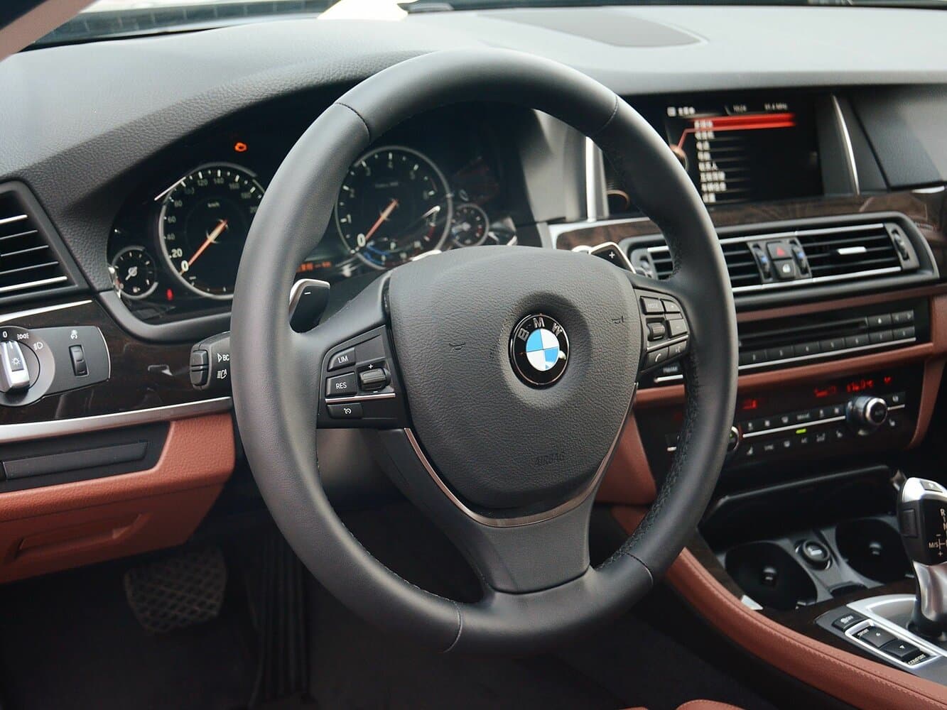 BMW 5 series VI (F10/F11/F07) Рестайлинг Седан Long, фото 7