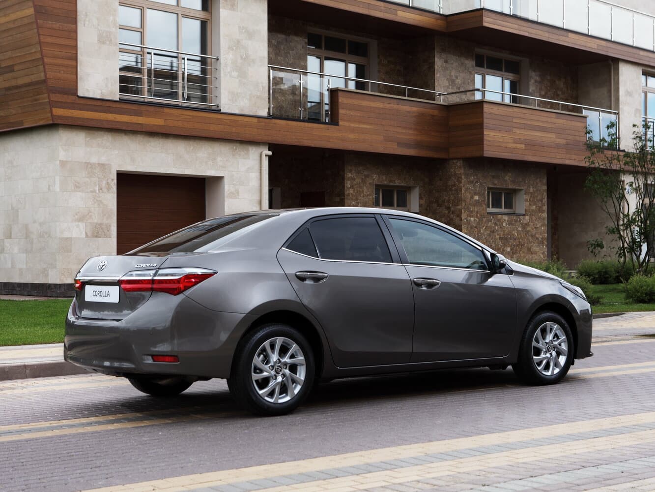 Toyota Corolla XI (E160, E170, E180) Рестайлинг 1 Седан, фото 4