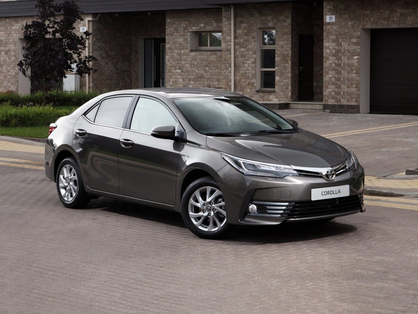 Toyota Corolla XI (E160, E170, E180) Рестайлинг 1