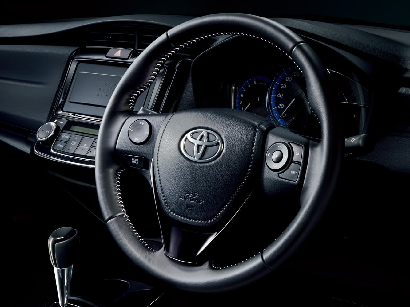 Toyota Corolla XI (E160, E170, E180) Седан Axio, фото 4