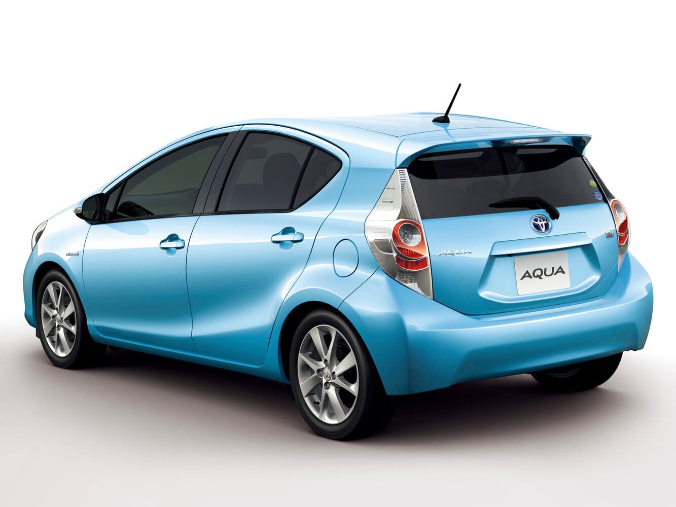 Toyota Aqua I Хэтчбек 5 дв., фото 3