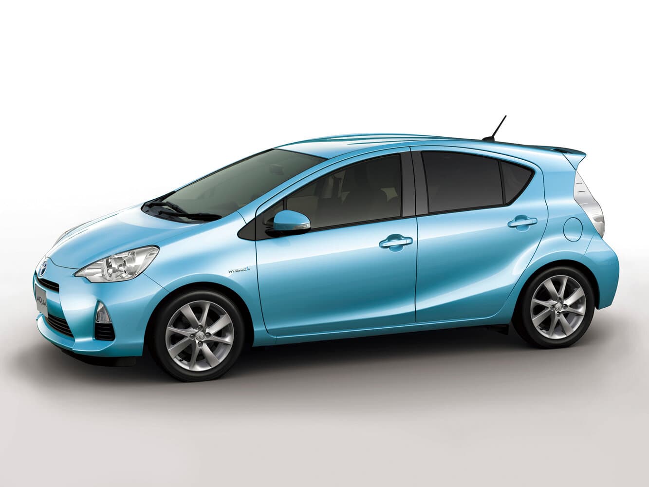 Toyota Aqua I Хэтчбек 5 дв., фото 2