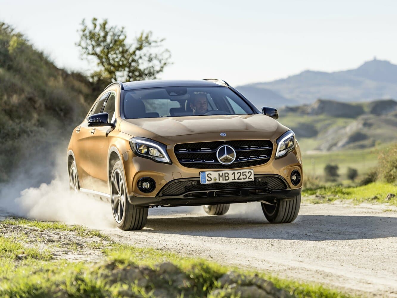 Mercedes-Benz GLA I (X156) Рестайлинг Внедорожник 5 дв., фото 3