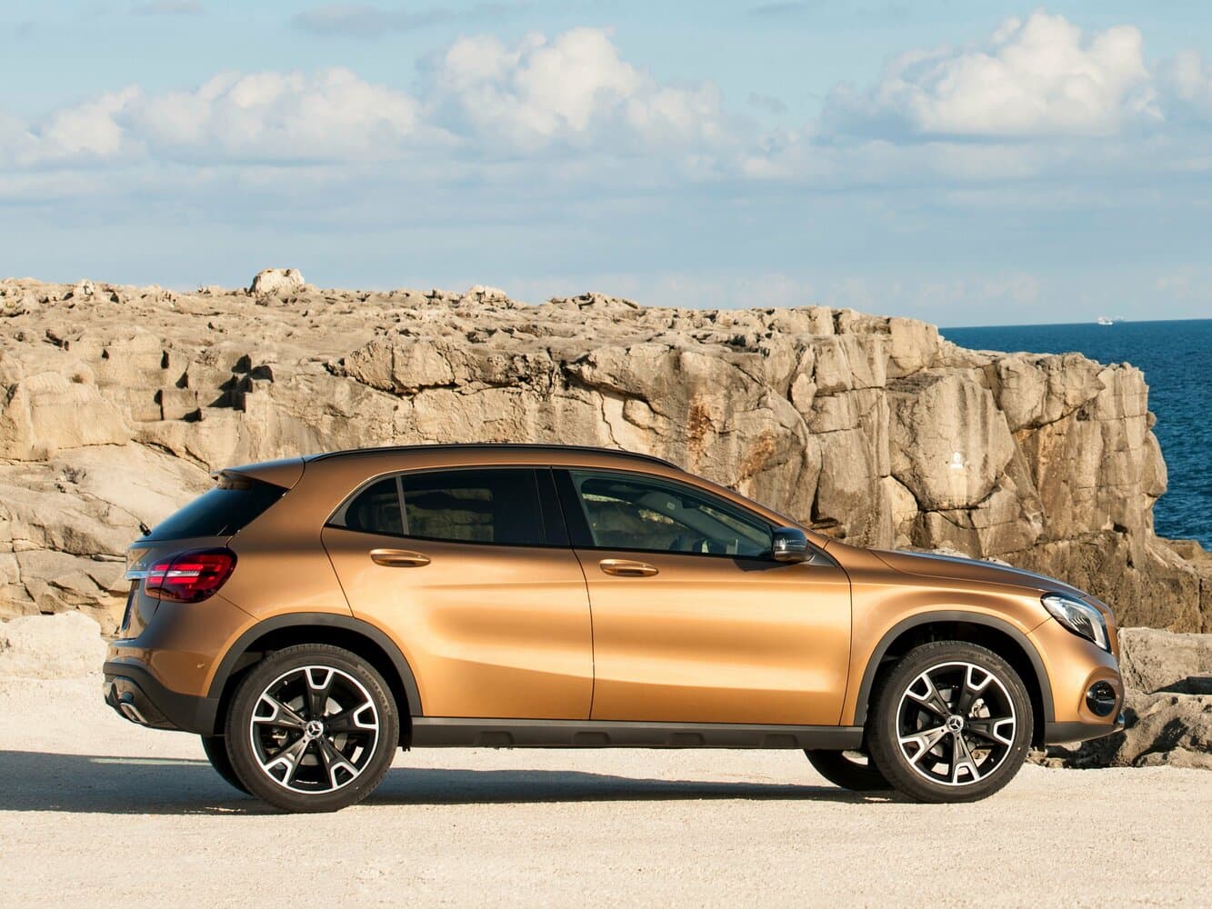 Mercedes-Benz GLA I (X156) Рестайлинг Внедорожник 5 дв., фото 2