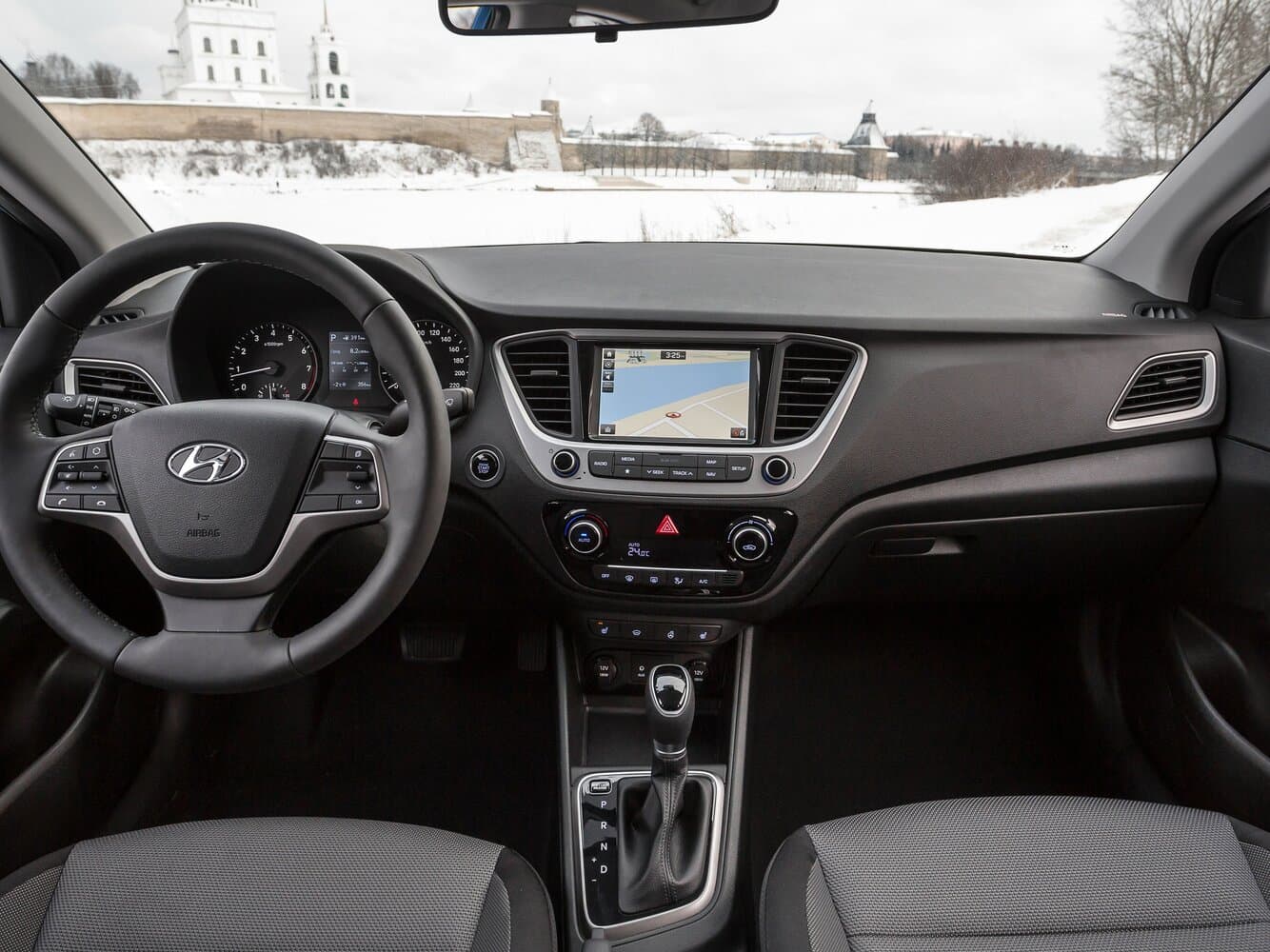 Hyundai Solaris II Седан, фото 11