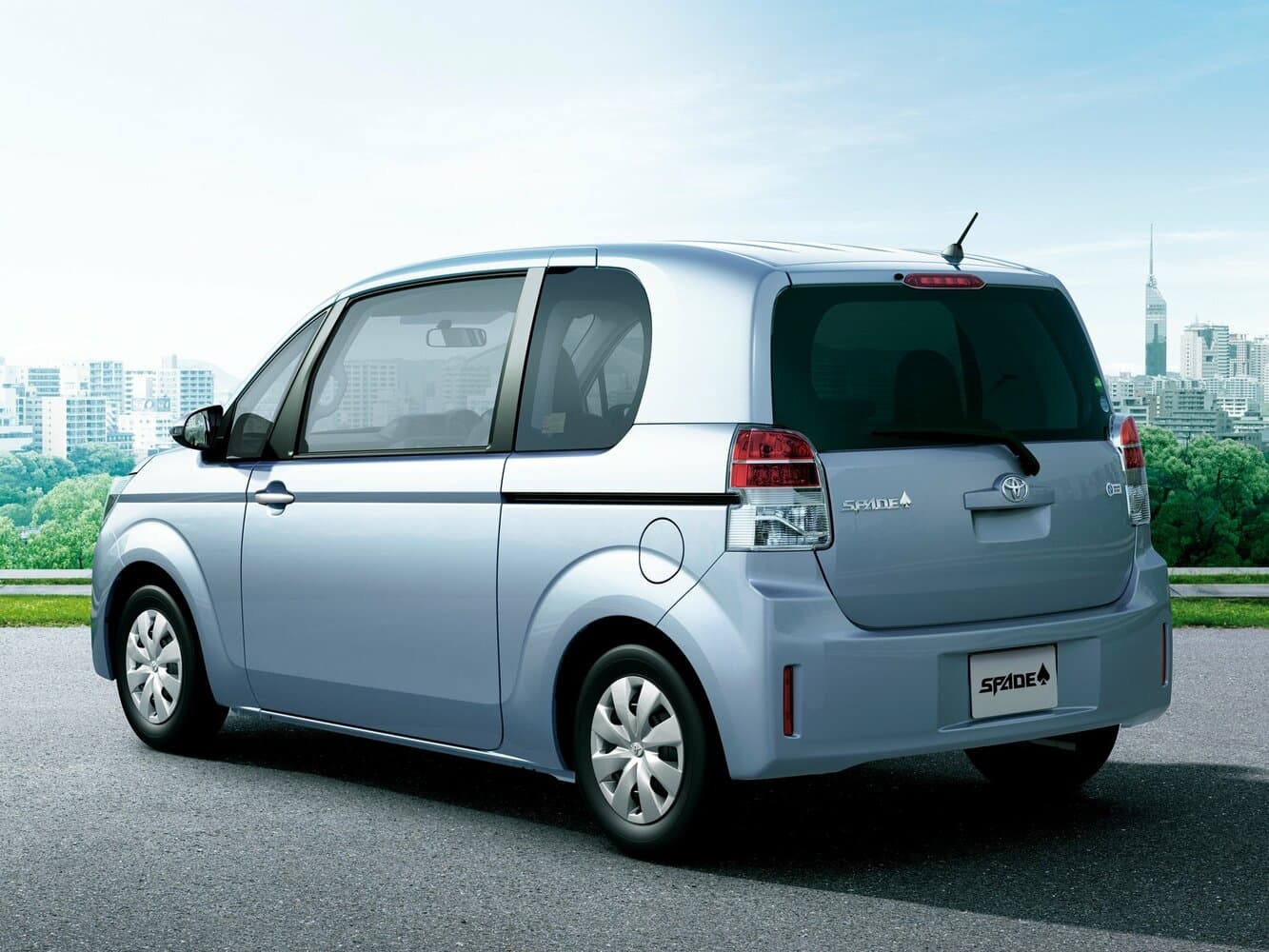 Toyota Spade  Компактвэн, фото 2