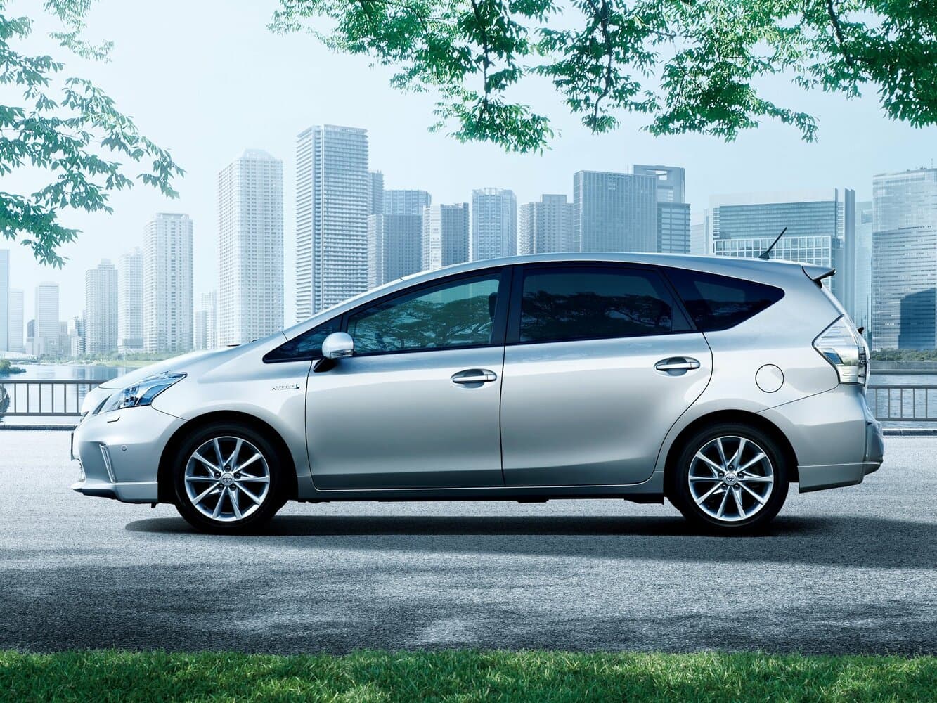 Toyota Prius Alpha I (ZVW40/41) Универсал 5 дв., фото 2