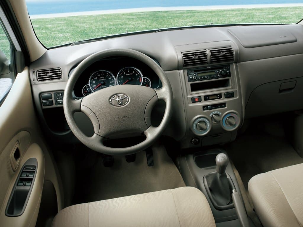 Toyota Avanza I Минивэн, фото 6