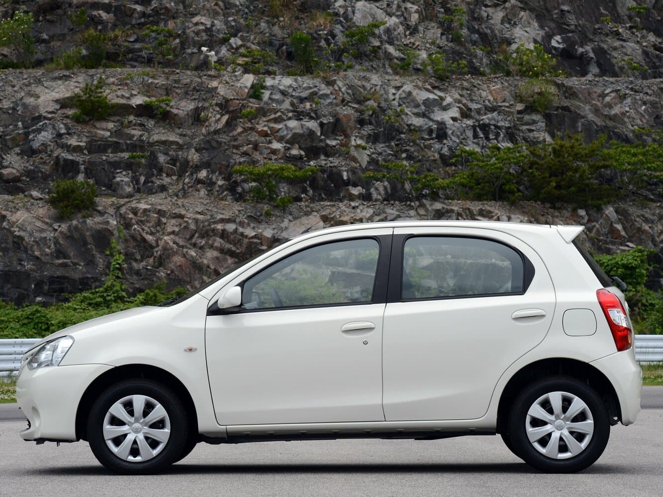 Toyota Etios I Хэтчбек 5 дв., фото 2