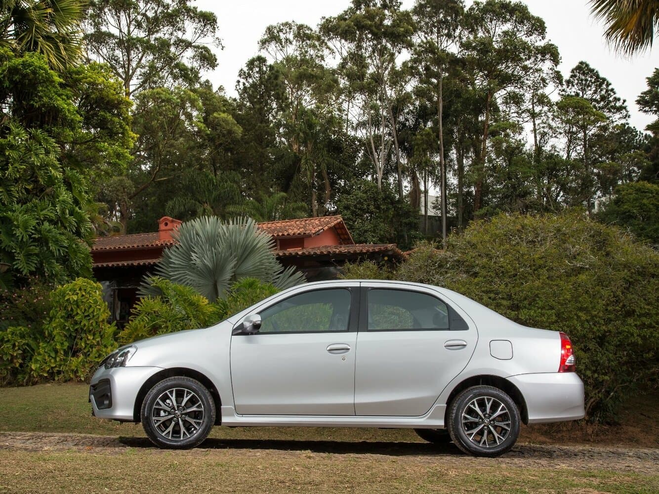 Toyota Etios I Рестайлинг Седан, фото 2