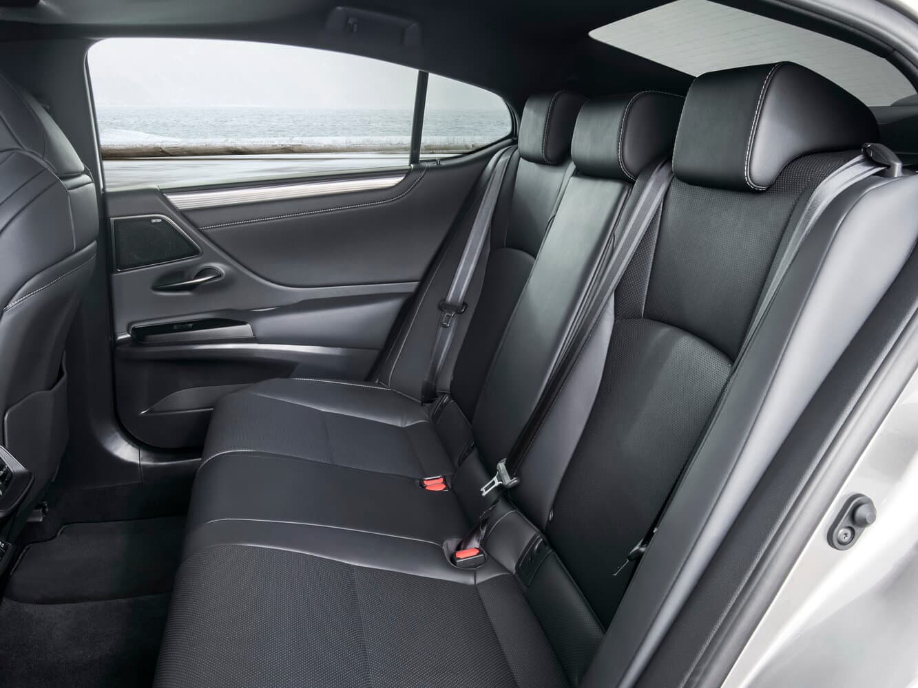 Lexus ES VII Седан, фото 10