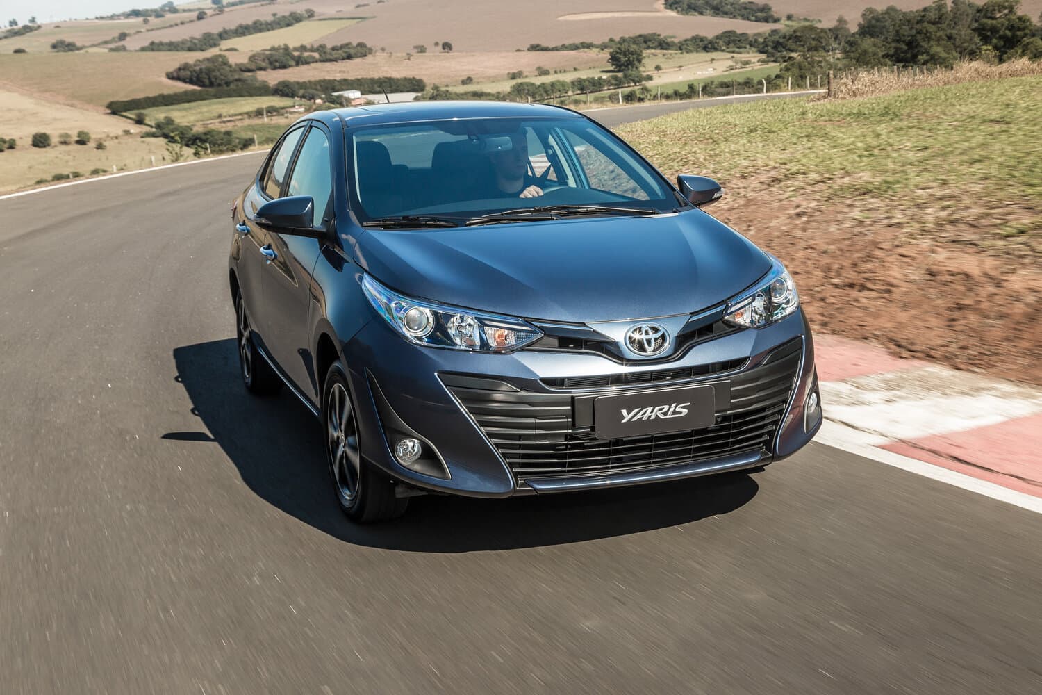 Toyota Yaris XP150 Рестайлинг Седан, фото 3