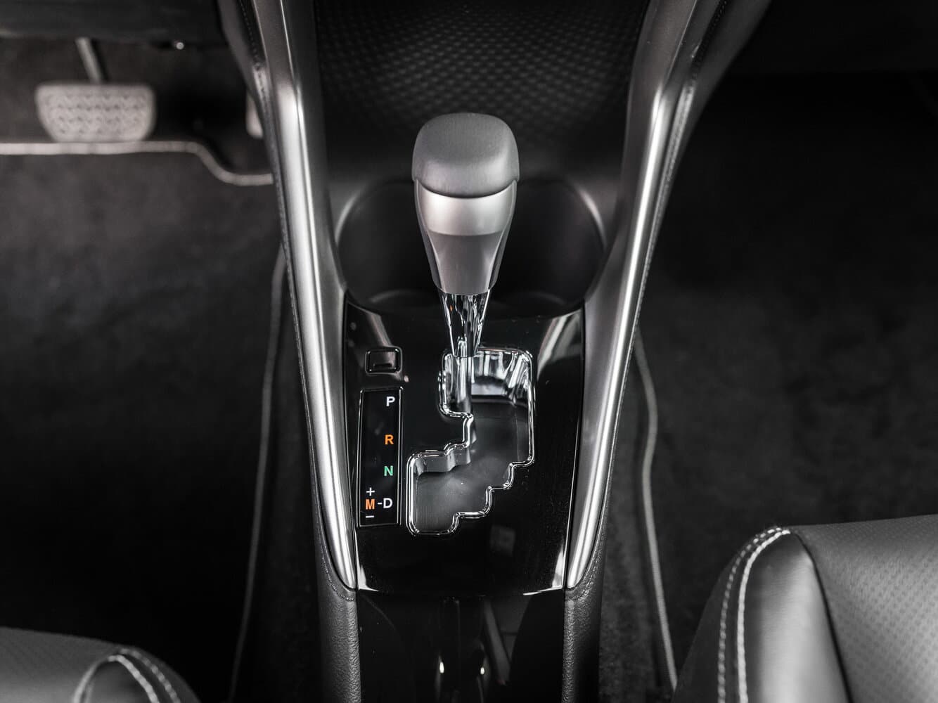 Toyota Yaris XP150 Рестайлинг Седан, фото 11