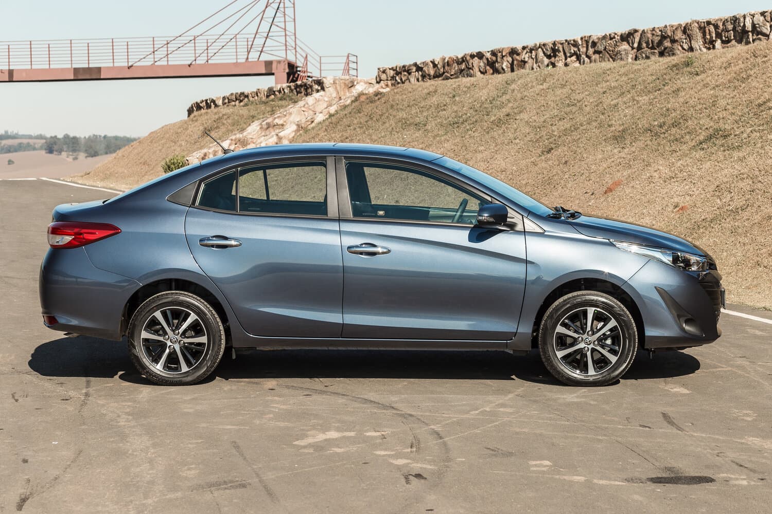 Toyota Yaris XP150 Рестайлинг Седан, фото 2