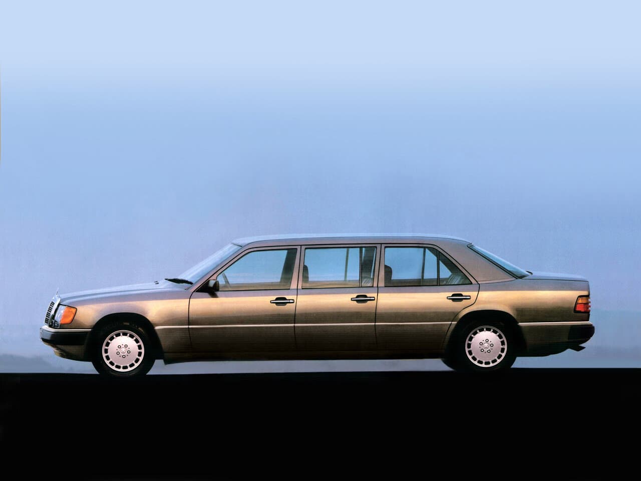 Mercedes-Benz W124  Лимузин, фото 2
