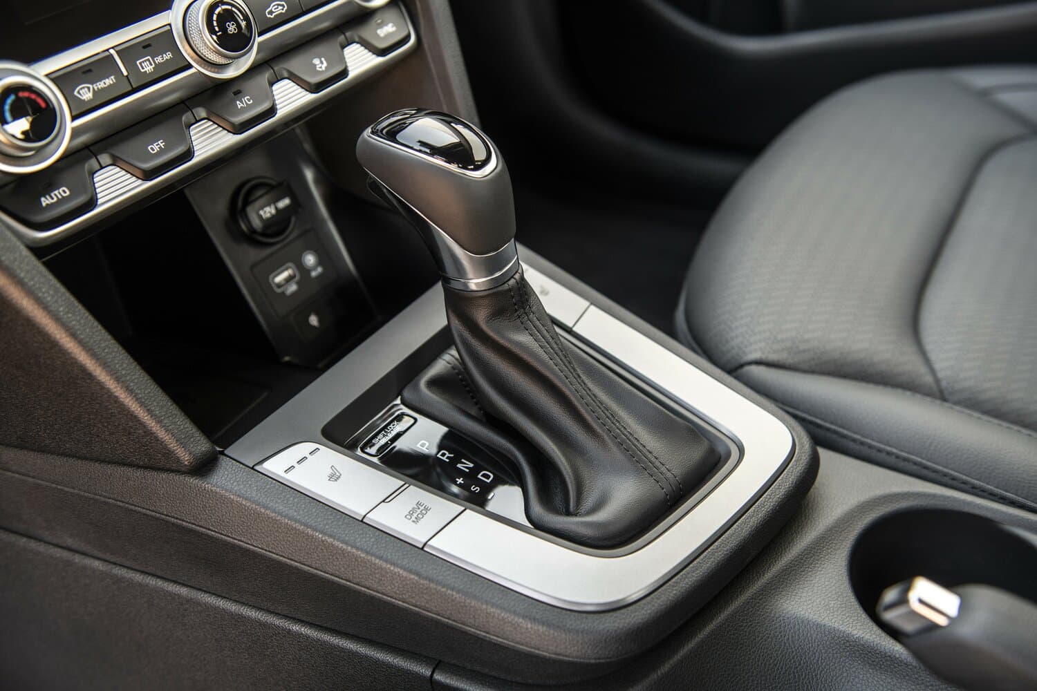 Hyundai Elantra VI (AD) Рестайлинг Седан, фото 7