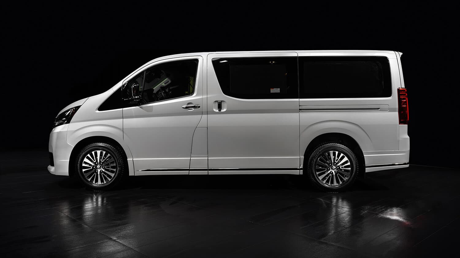Toyota HiAce H300 Минивэн, фото 2