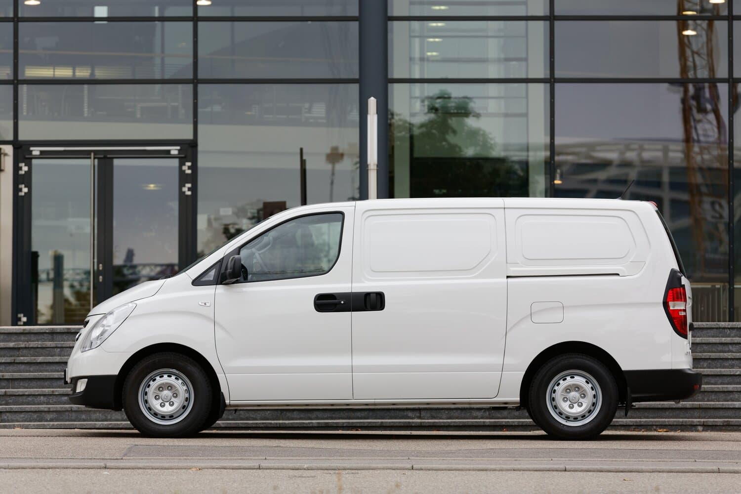 Hyundai H-1 II Рестайлинг Фургон, фото 2